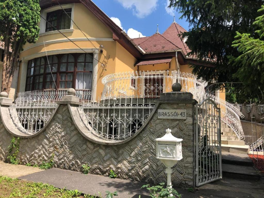 Отель Brassoi Vendeghaz Мишкольц Экстерьер фото